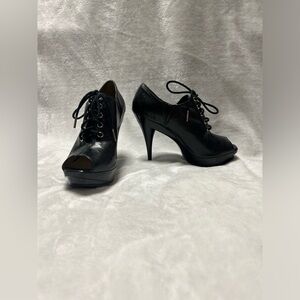 Women’s Michael Kors black platform ankle boots lace up open toe heels size 7.5